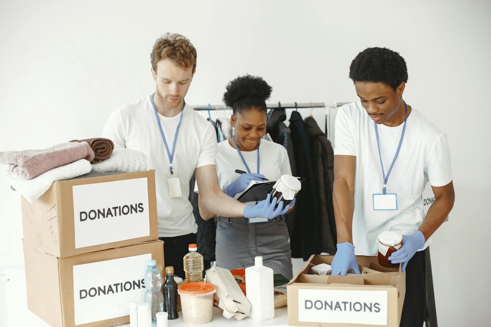 Volunteers of the WARTO ŻYĆ DLA KOGOŚ Foundation